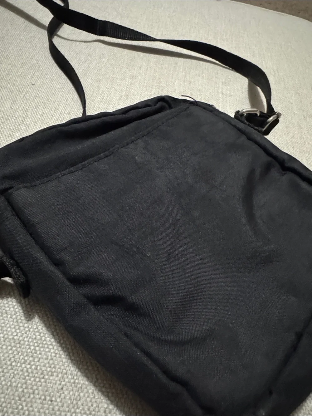 GUC Baggallini Mini Crossbody Bag-Black-Adj Strap-3 Compartment-Zip Top